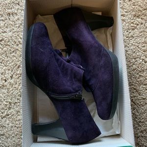 Lightly worn Paul Green heels